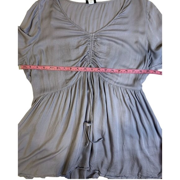Torrid Tunic Top Womens Size 1 Gray Ruched Front Peplum Boho Flowy Rayon Blouse - Picture 8 of 10